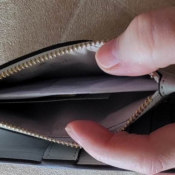 NEW KATE SPADE JULIA WALLET. - Picture 2 of 5